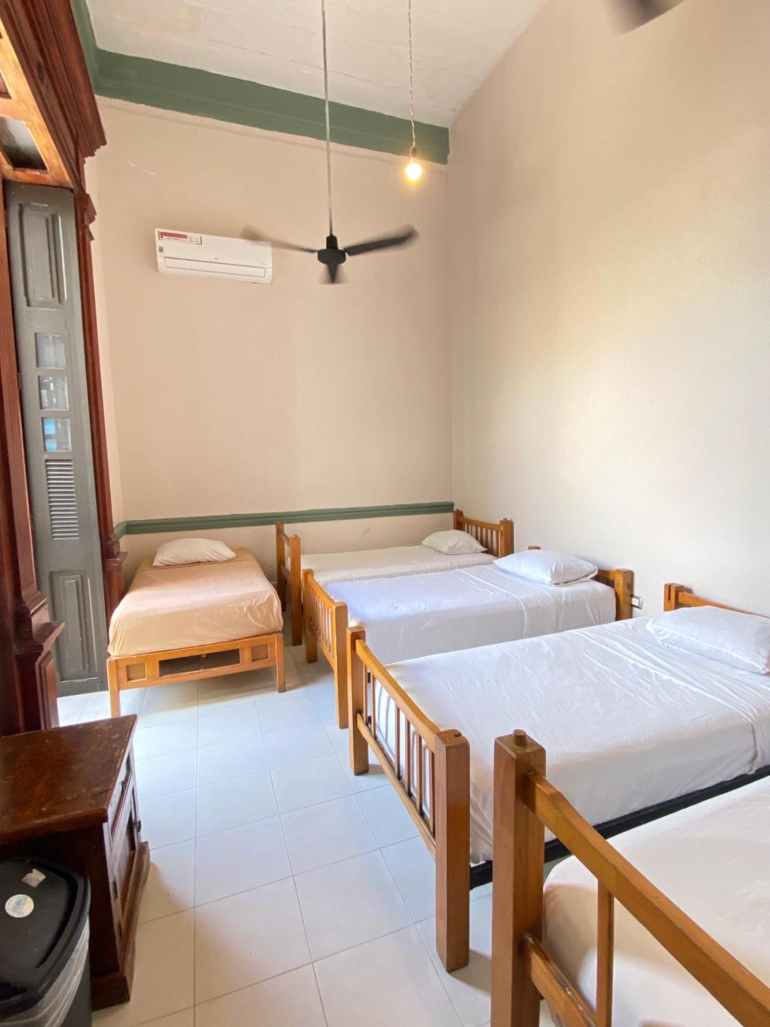 Отель Hostal Zocalo Мерида Экстерьер фото