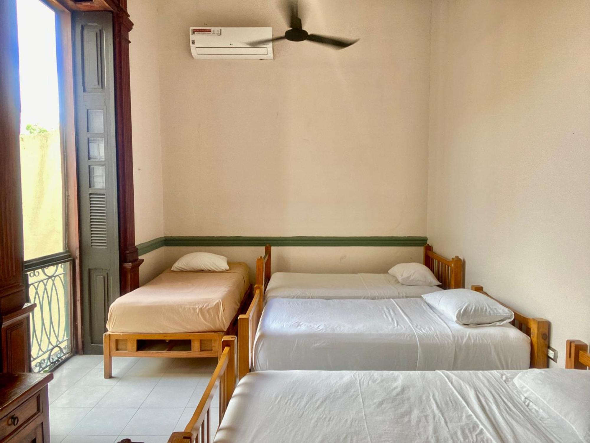 Отель Hostal Zocalo Мерида Экстерьер фото