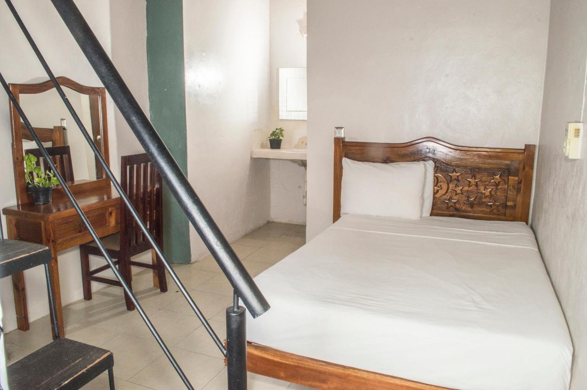 Отель Hostal Zocalo Мерида Экстерьер фото