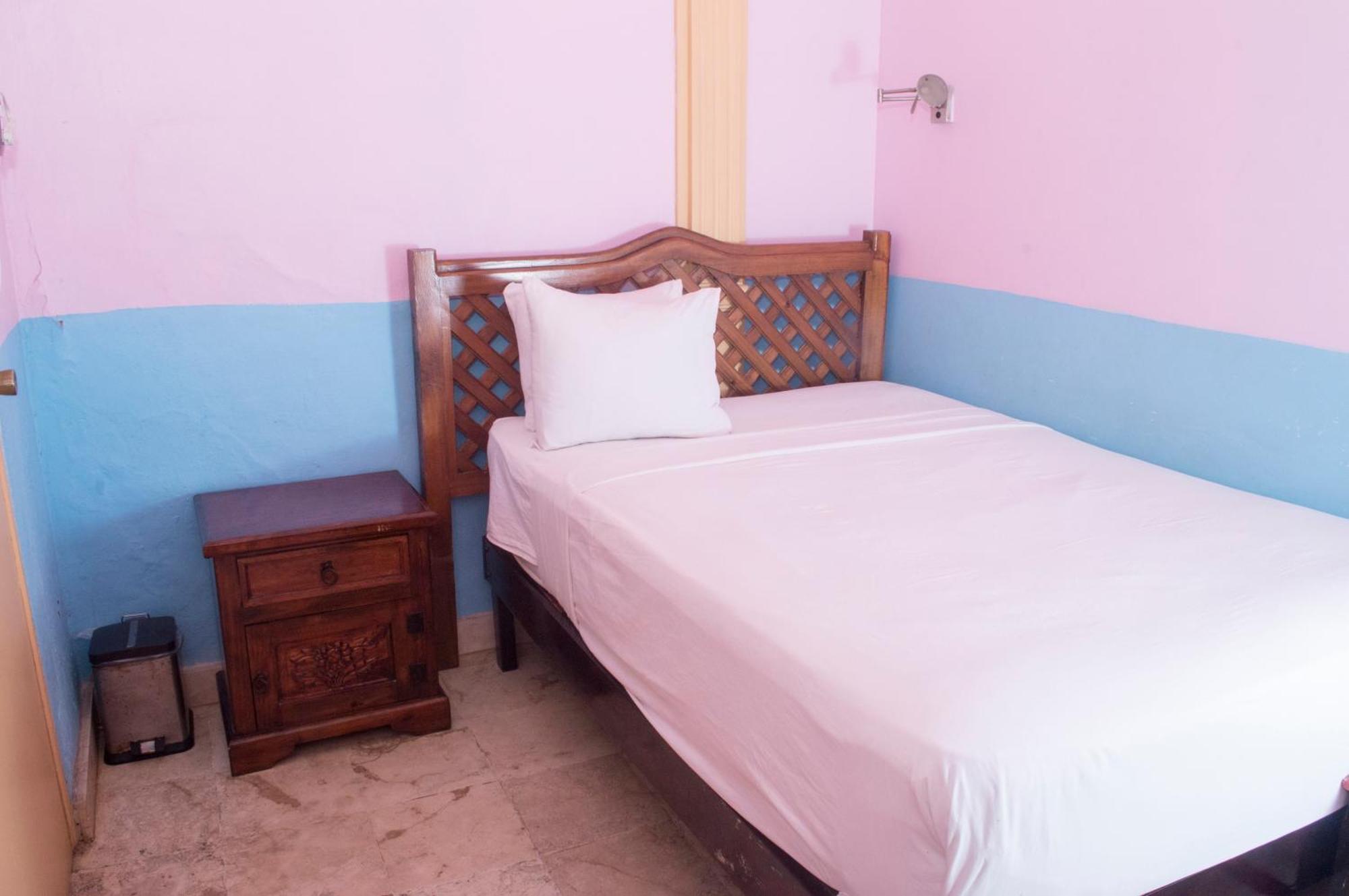 Отель Hostal Zocalo Мерида Экстерьер фото