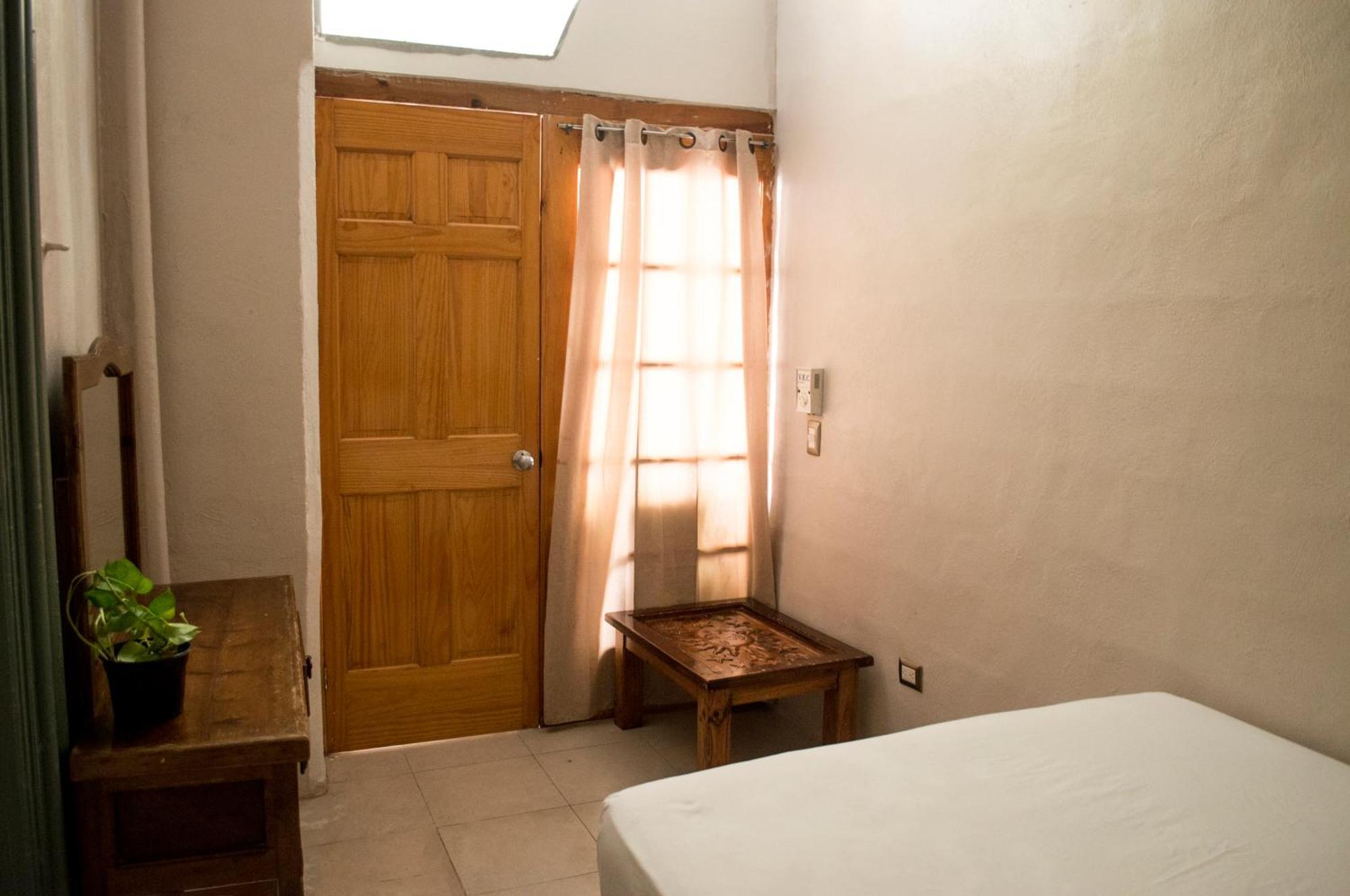 Отель Hostal Zocalo Мерида Экстерьер фото