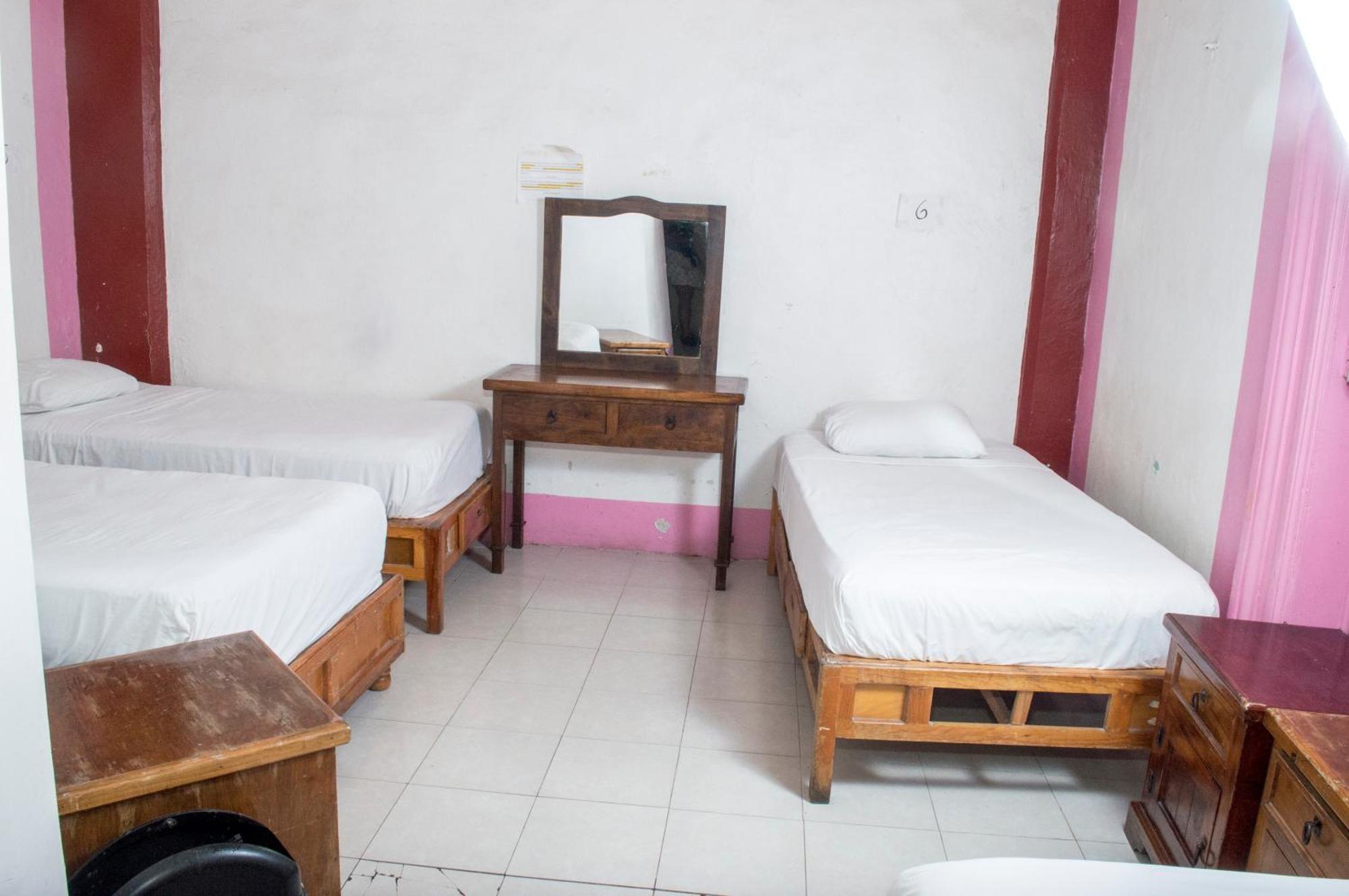 Отель Hostal Zocalo Мерида Экстерьер фото