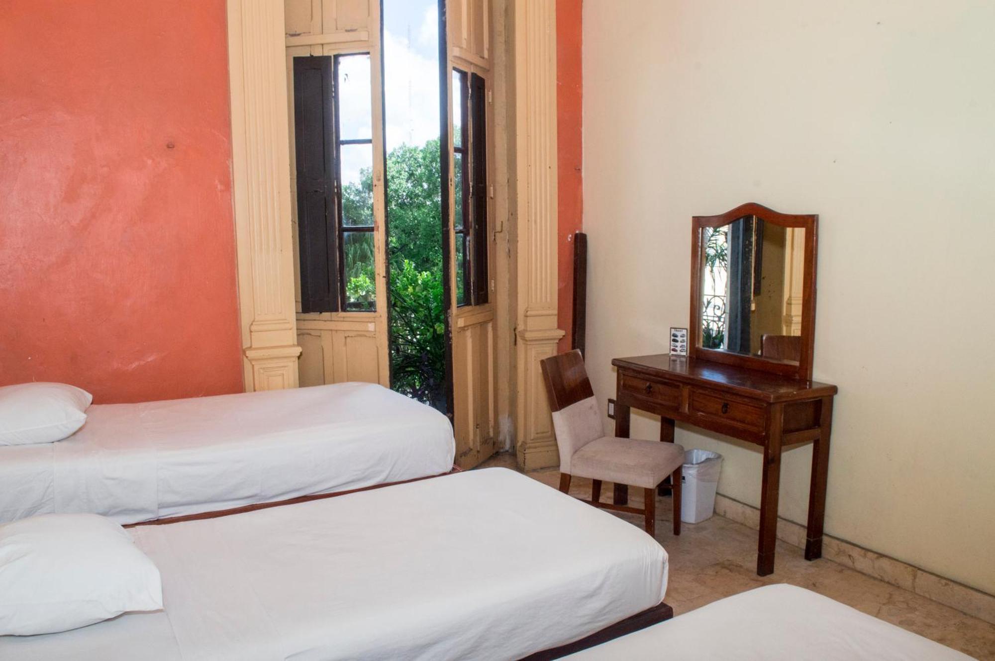 Отель Hostal Zocalo Мерида Экстерьер фото